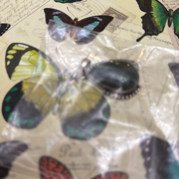 Vintage Teardrop Green Stone Pendant With Intricate Silver Accents - Picture 6 of 6